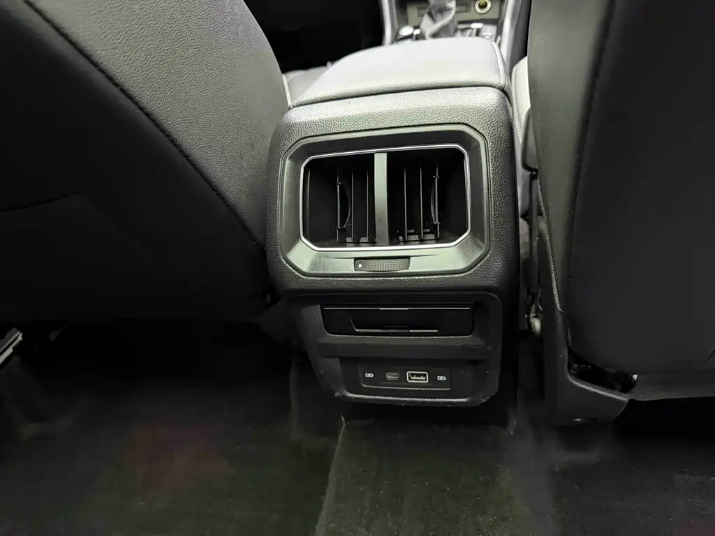 Volkswagen Tiguan L 2022 330TSI Automatic FWD Smart Edition 2022 - thumbnail 6