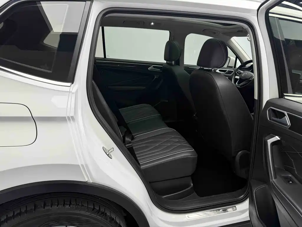 Volkswagen Tiguan L 2022 330TSI Automatic FWD Smart Edition 2022 - thumbnail 7