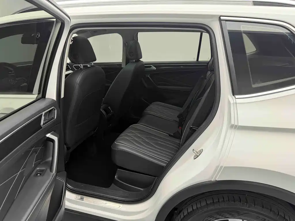 Volkswagen Tiguan L 2022 330TSI Automatic FWD Smart Edition 2022 - thumbnail 14