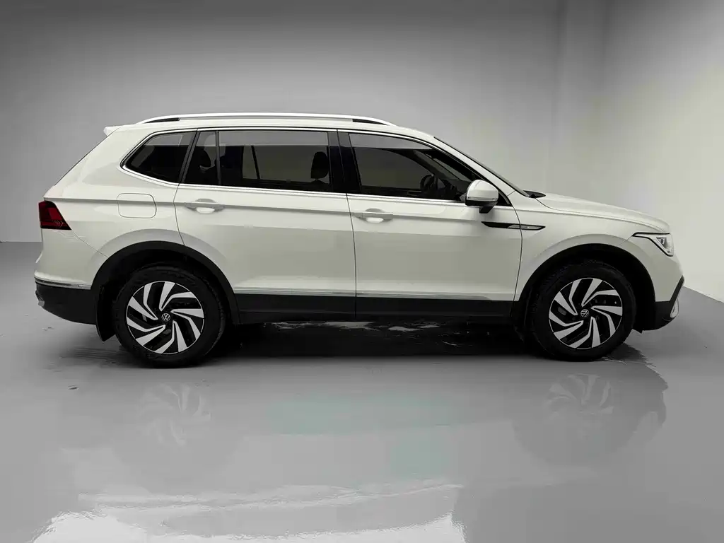 Volkswagen Tiguan L 2022 330TSI Automatic FWD Smart Edition 2022 - thumbnail 19