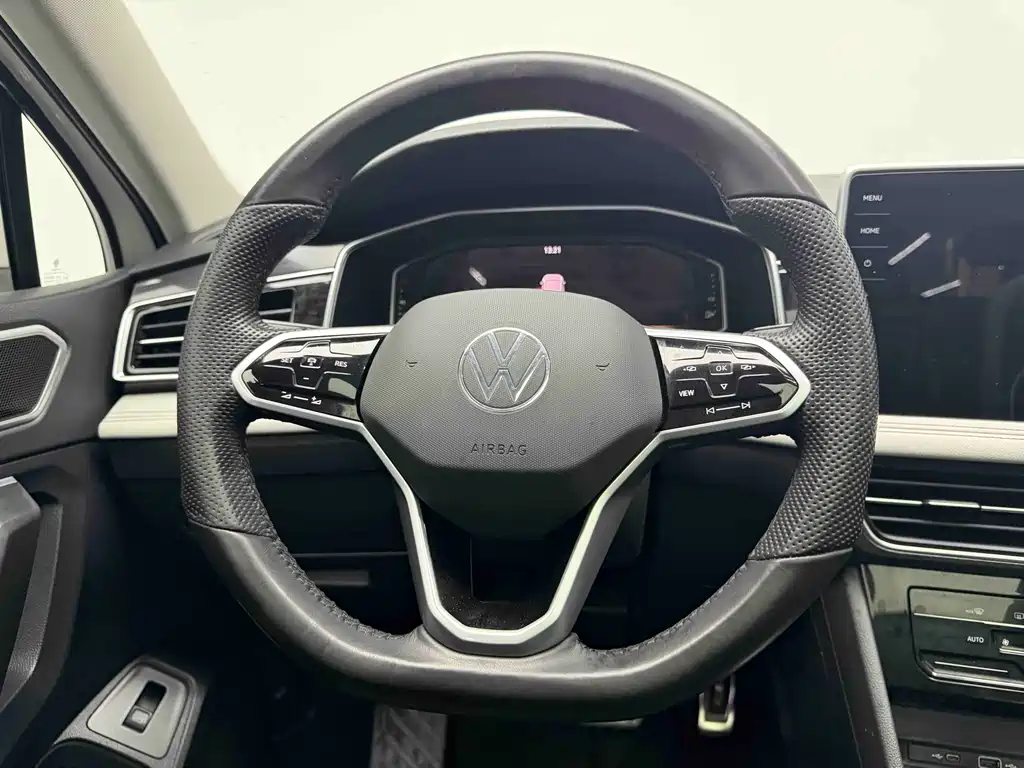 Volkswagen Tiguan L 2022 330TSI Automatic FWD Smart Edition 2022 - thumbnail 20