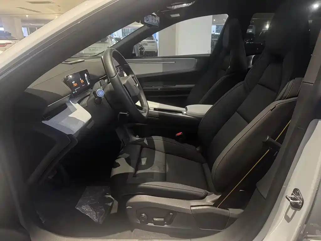 Polestar Polestar 4 Single Motor Standard Range PLUS Dual Star Edition 2024 - thumbnail 4