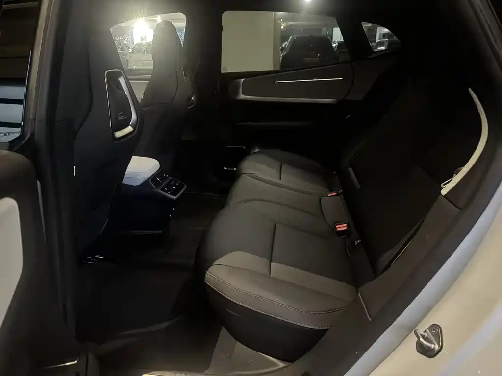 Polestar Polestar 4 Single Motor Standard Range PLUS Dual Star Edition 2024 - thumbnail 5