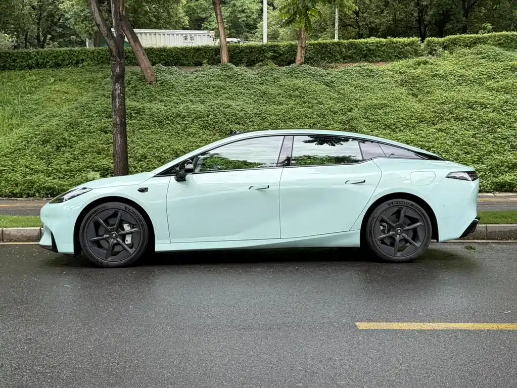 GAC Hyper Hyper GT 710 Ultra-High Voltage LiDAR Edition 2024 - thumbnail 6