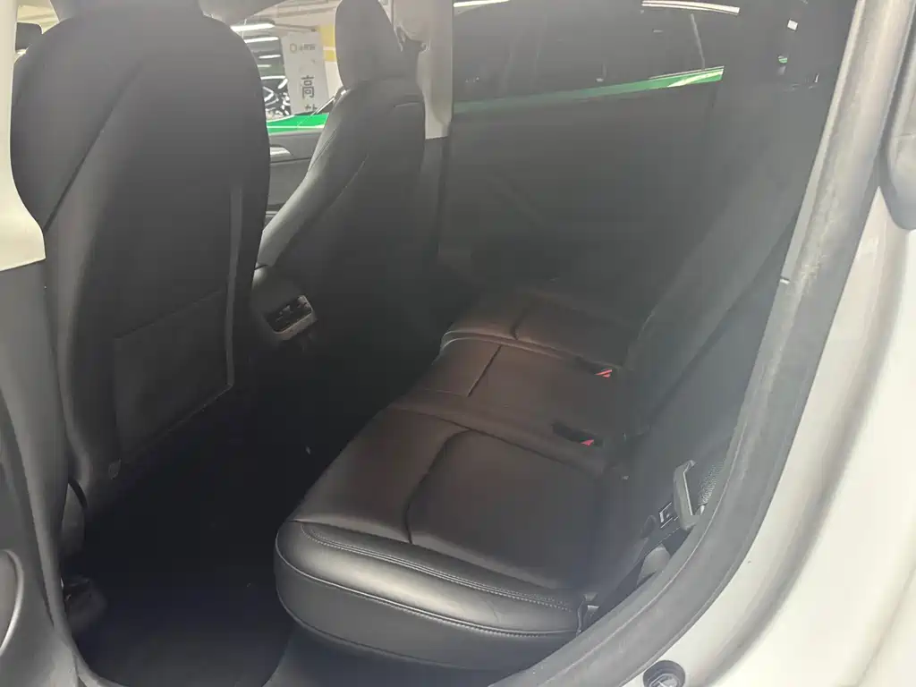 Tesla Model Y 2024 RWD 2024 - thumbnail 8