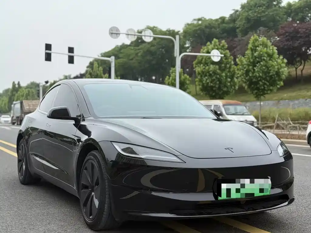 Tesla Model 3 2025 - thumbnail 3