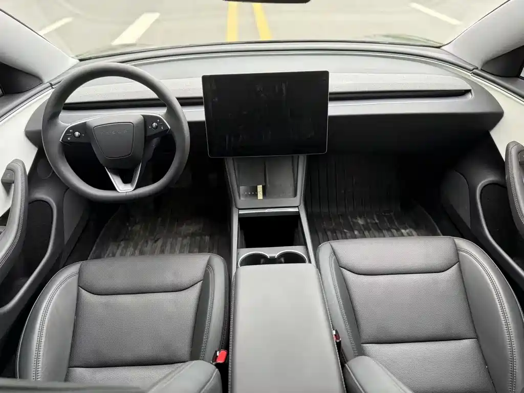 Tesla Model 3 2025 - thumbnail 6
