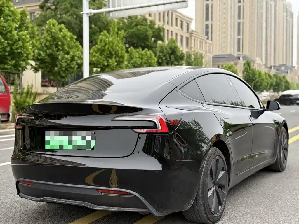 Tesla Model 3 2025 - thumbnail 7