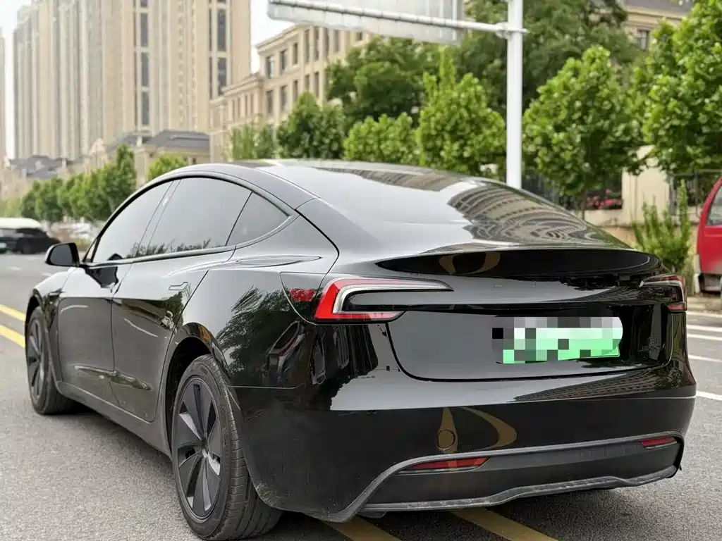 Tesla Model 3 2025 - thumbnail 8