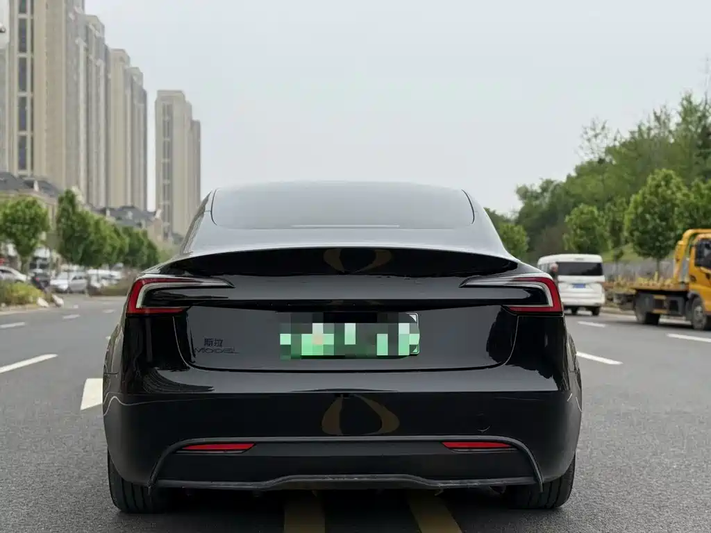 Tesla Model 3 2025 - thumbnail 9