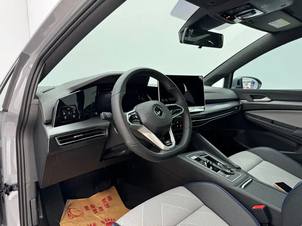 Volkswagen Golf 2025 300TSI R-Line 2025 - thumbnail 6