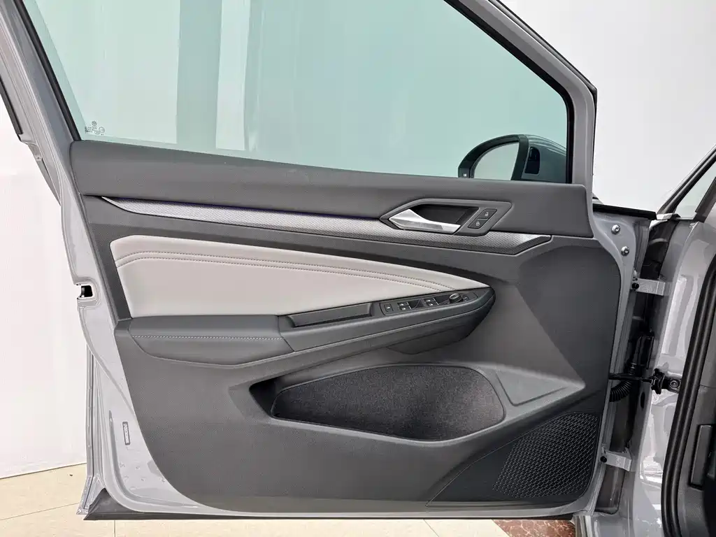 Volkswagen Golf 2025 300TSI R-Line 2025 - thumbnail 7