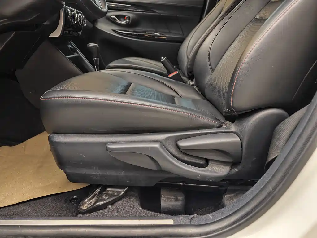 Toyota Yaris L 2020 Yaris L X 1.5L CVT Luxury Edition 2020 - thumbnail 10