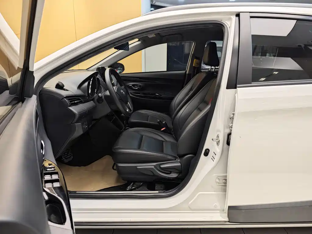 Toyota Yaris L 2020 Yaris L X 1.5L CVT Luxury Edition 2020 - thumbnail 13