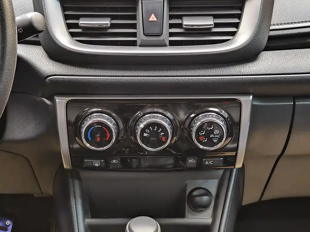 Toyota Yaris L 2020 Yaris L X 1.5L CVT Luxury Edition 2020 - thumbnail 16