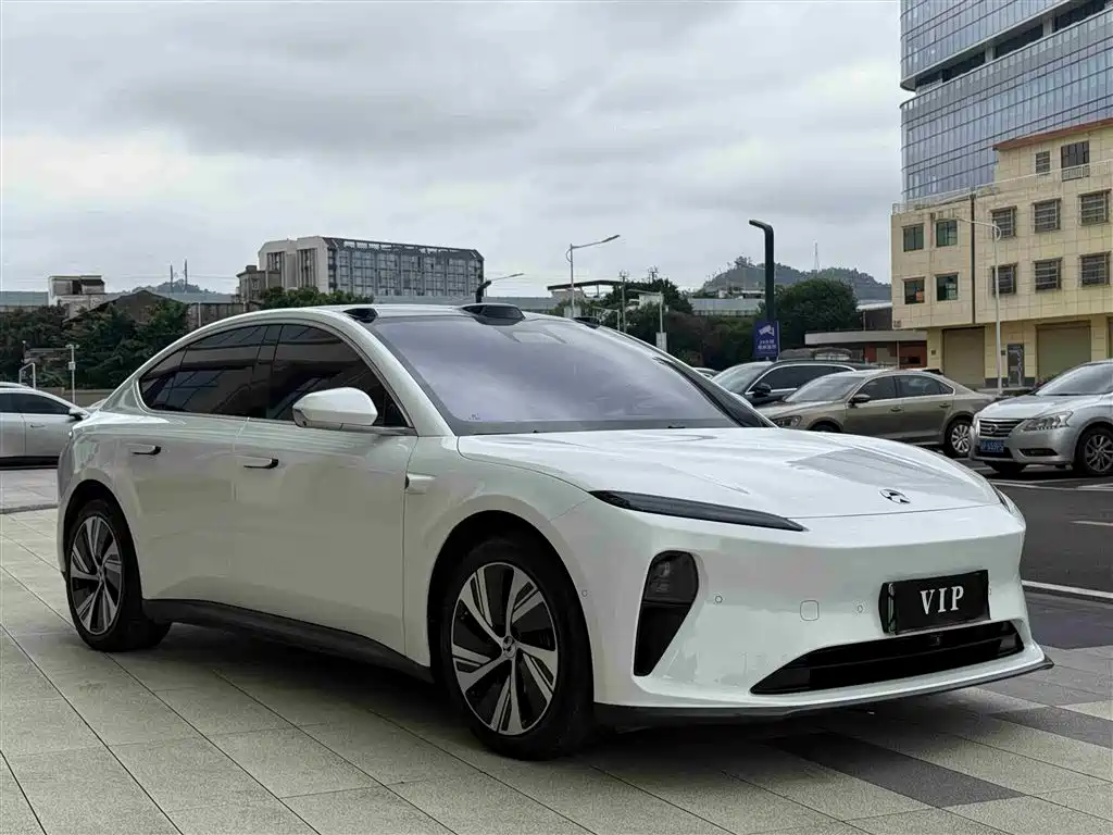 NIO NIO ET5 2024 75kWh 2025 - thumbnail 3