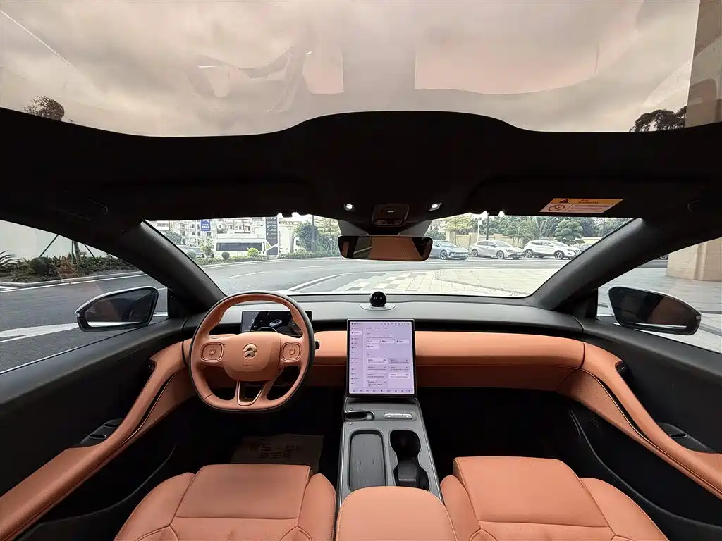 NIO NIO ET5 2024 75kWh 2025 - thumbnail 4