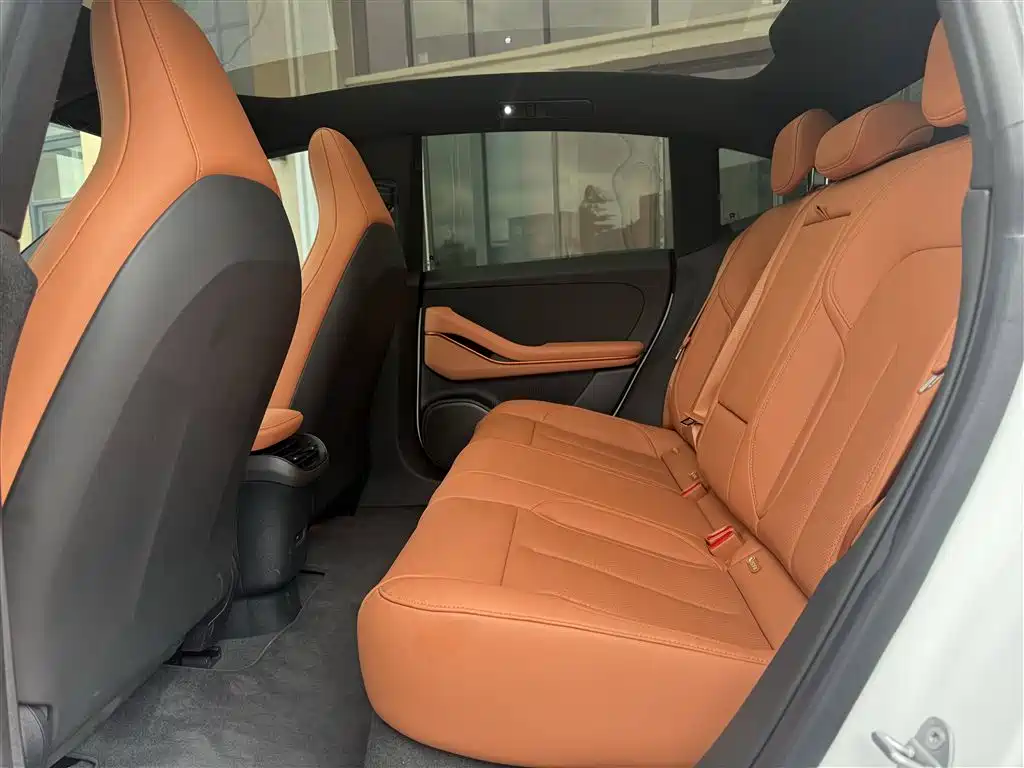 NIO NIO ET5 2024 75kWh 2025 - thumbnail 6