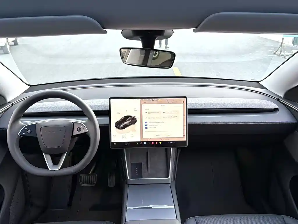 Tesla Model Y 2025 RWD Launch Edition 2025 - thumbnail 5
