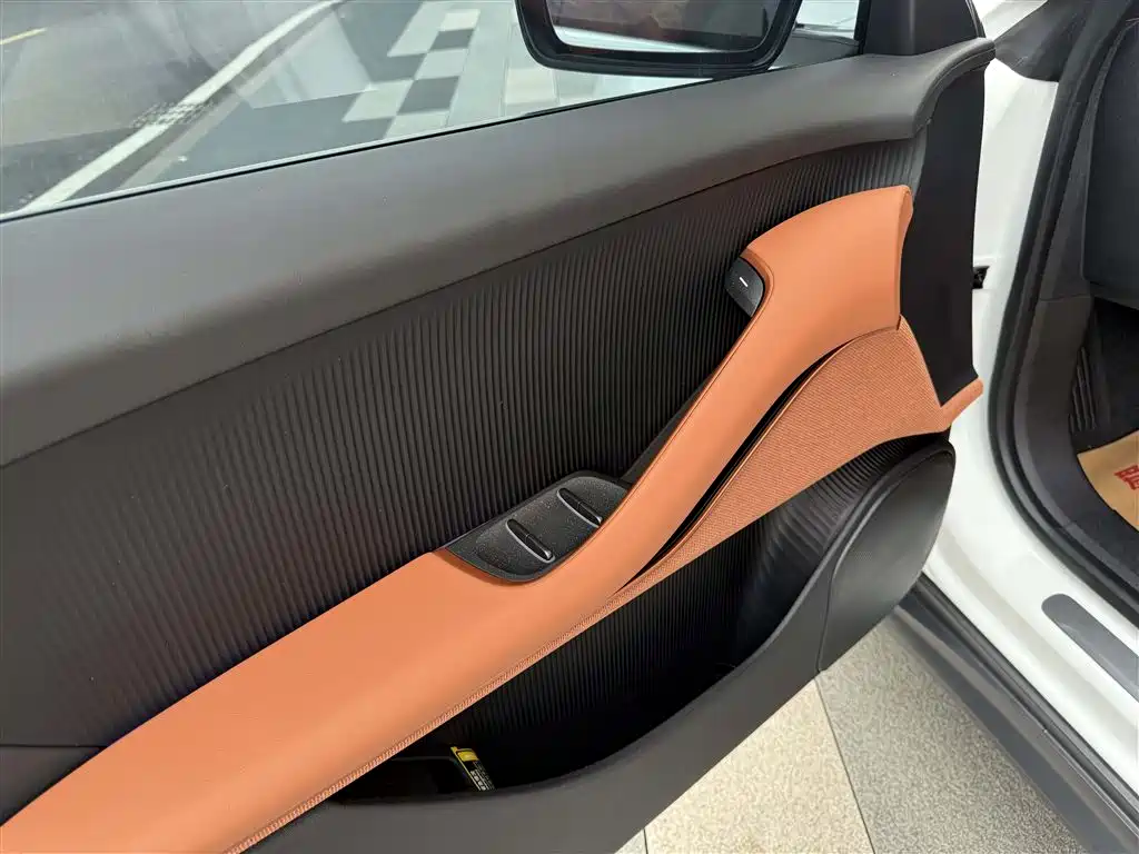 NIO NIO ET5 2024 75kWh 2025 - thumbnail 13