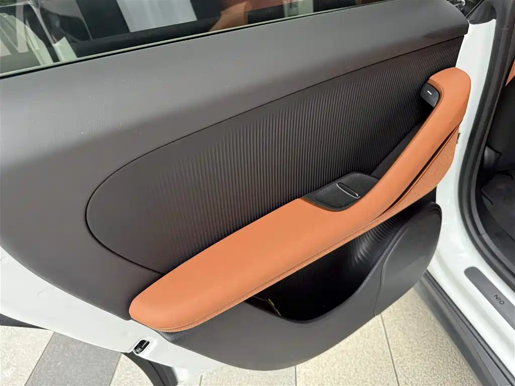 NIO NIO ET5 2024 75kWh 2025 - thumbnail 18