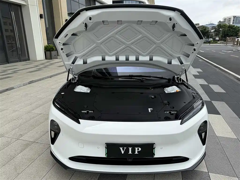NIO NIO ET5 2024 75kWh 2025 - thumbnail 25