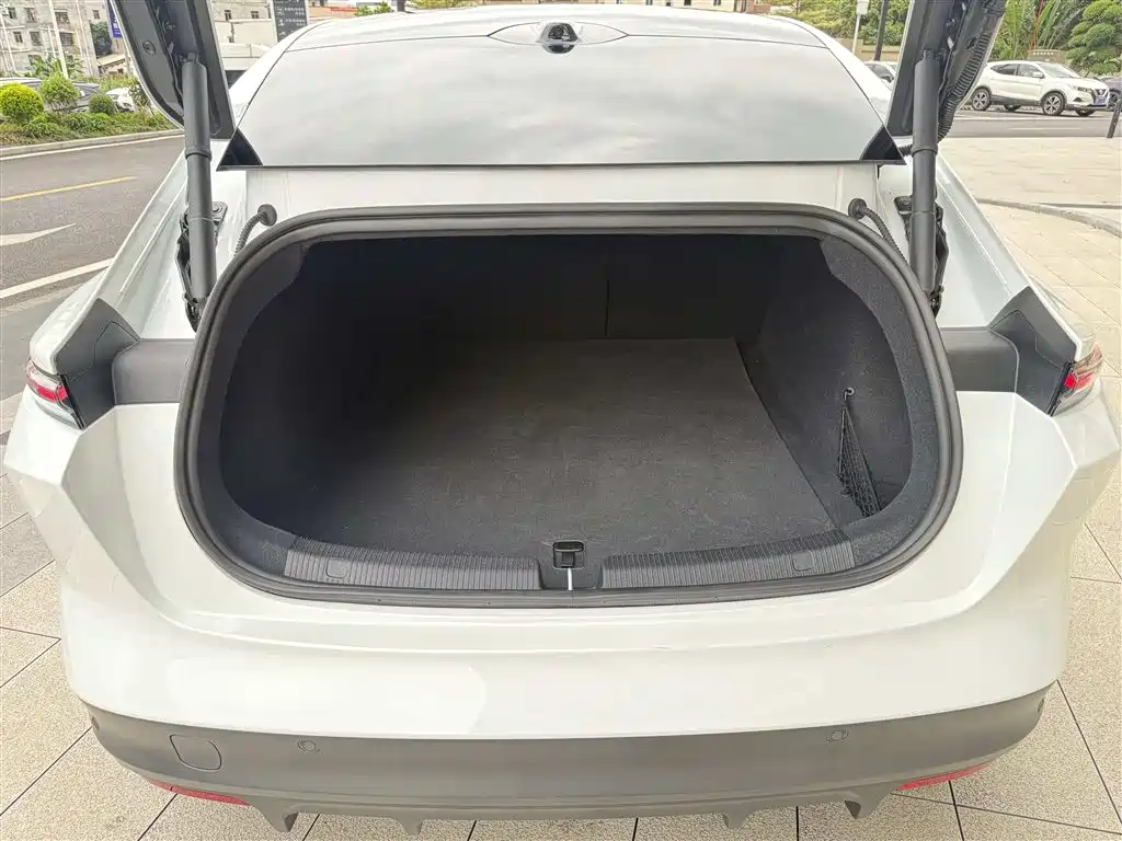 NIO NIO ET5 2024 75kWh 2025 - thumbnail 27