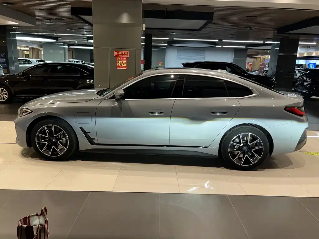 BMW BMW i4 2023 eDrive35 2023 - thumbnail 10