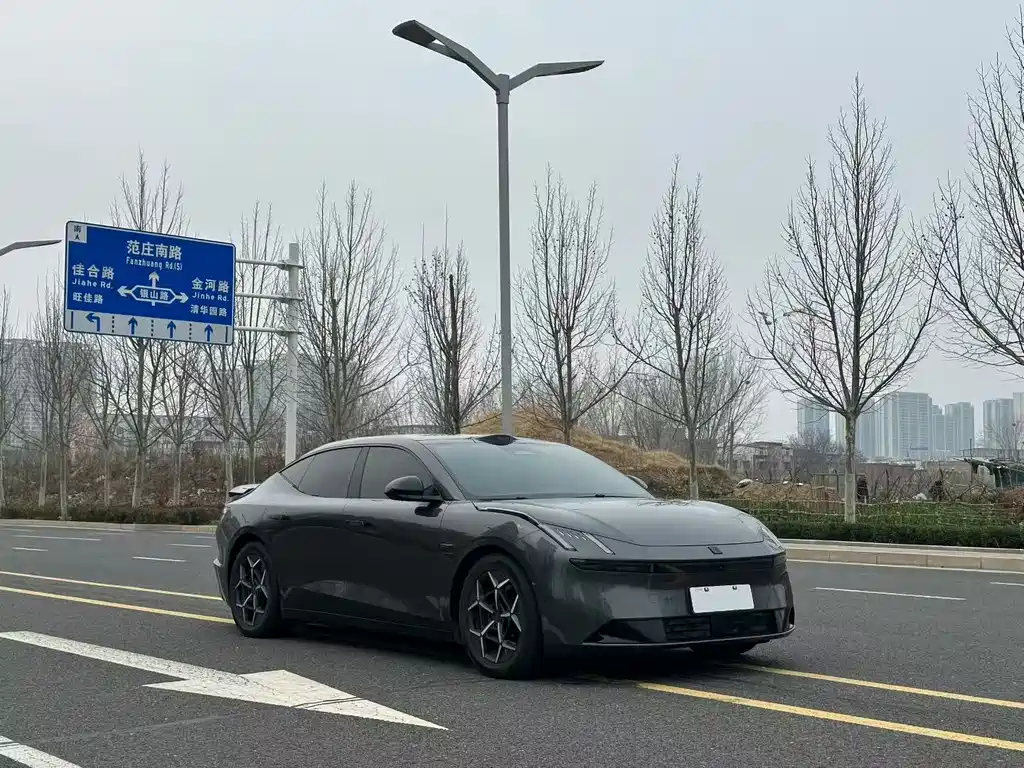 Lynk & Co Lynk & Co Z10 2024 95kWh 806km RWD Smart Driving Max 2024 - thumbnail 3