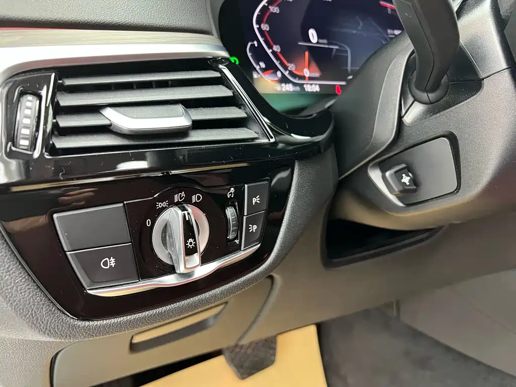 BMW BMW 5 Series 2022 Facelift 530Li Leading Edition Luxury Package 2022 - thumbnail 5