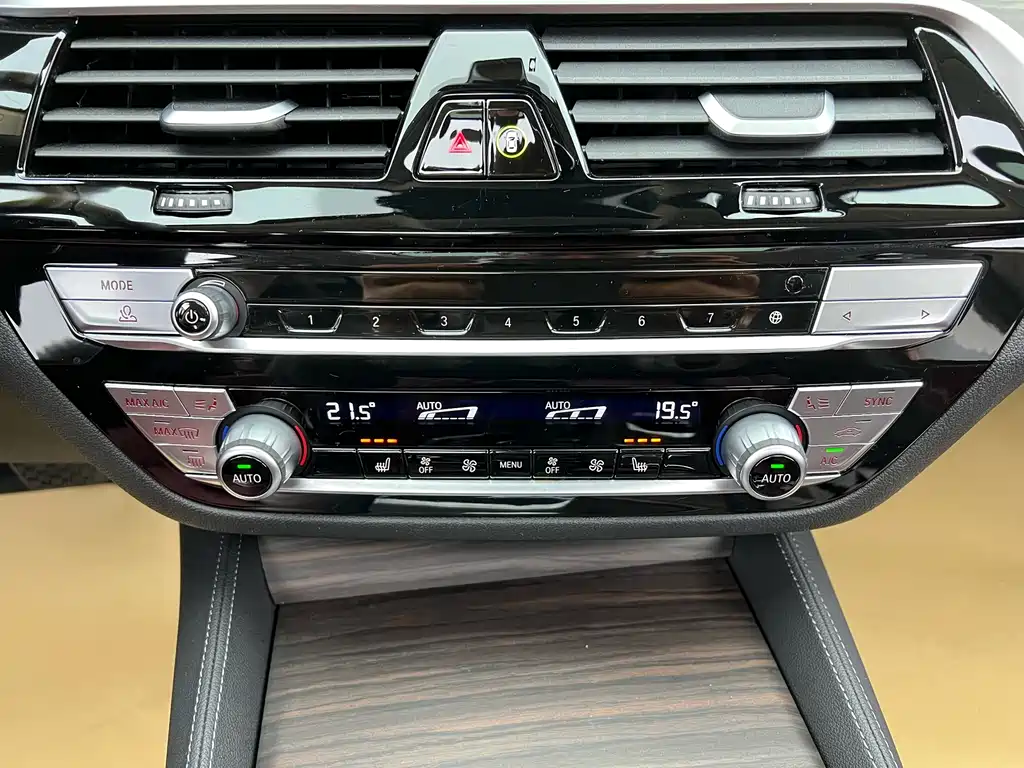 BMW BMW 5 Series 2022 Facelift 530Li Leading Edition Luxury Package 2022 - thumbnail 15