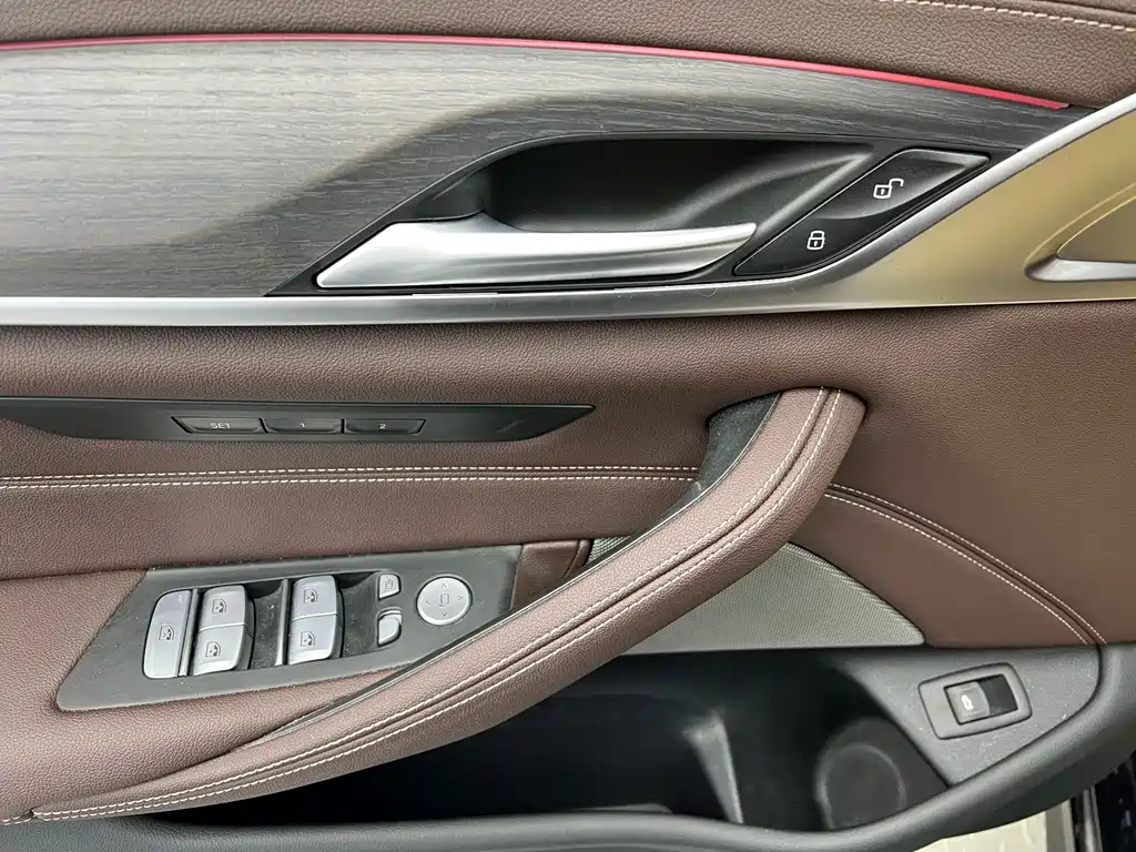 BMW BMW 5 Series 2023 Facelift 530Li Leading Edition M Sport Package 2023 - thumbnail 3