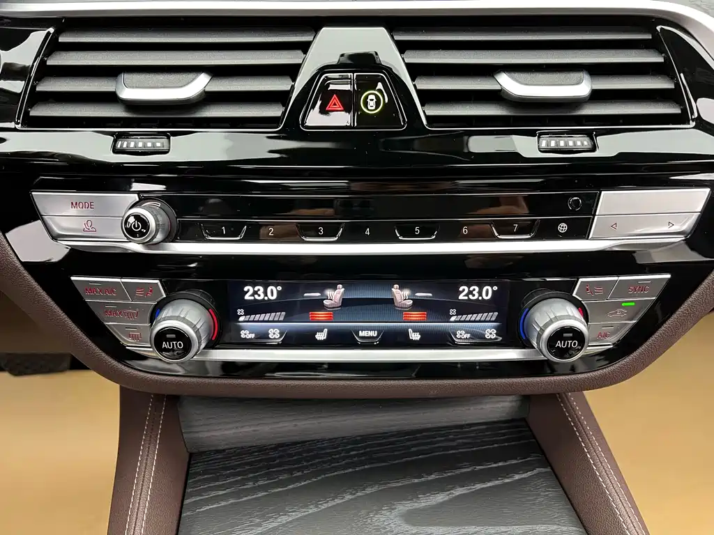 BMW BMW 5 Series 2023 Facelift 530Li Leading Edition M Sport Package 2023 - thumbnail 15