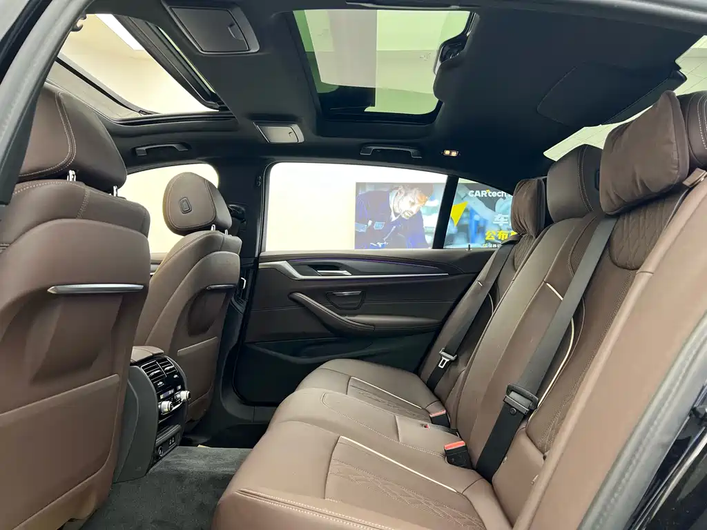 BMW BMW 5 Series 2023 Facelift 530Li Leading Edition M Sport Package 2023 - thumbnail 26