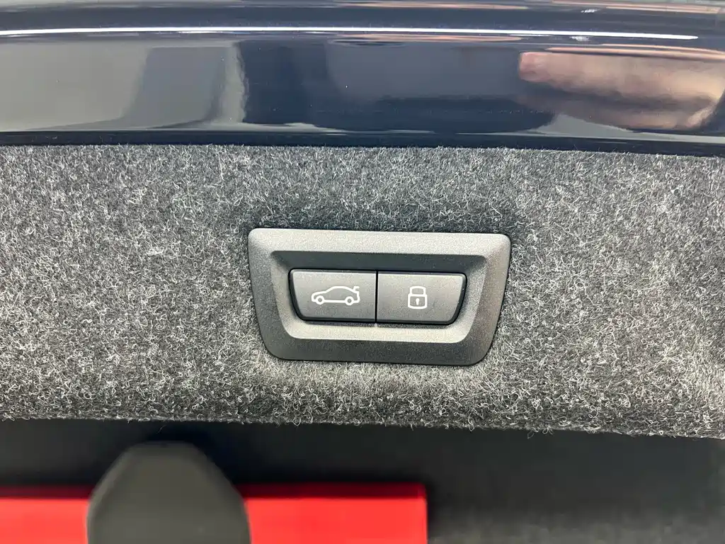 BMW BMW 5 Series 2023 Facelift 530Li Leading Edition M Sport Package 2023 - thumbnail 29