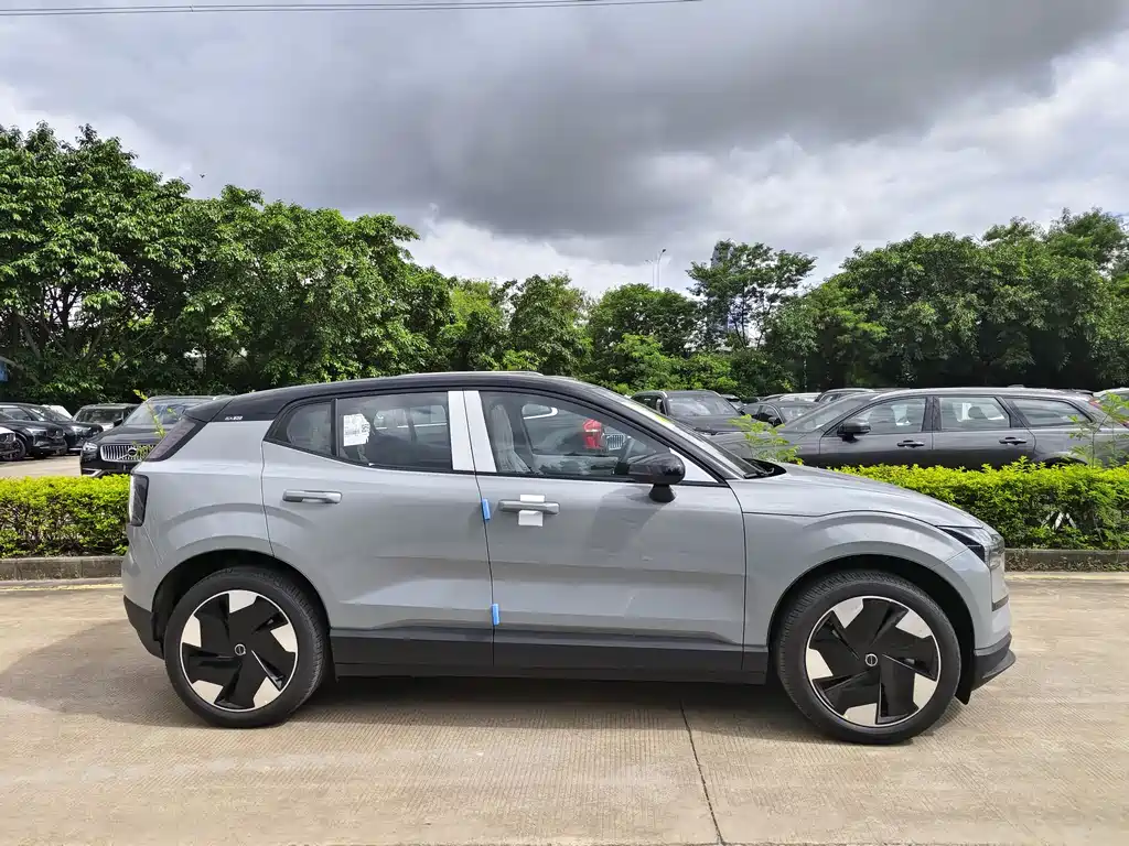 Volvo Volvo EX30 2025 RWD Long Range Plus 2025 - thumbnail 4