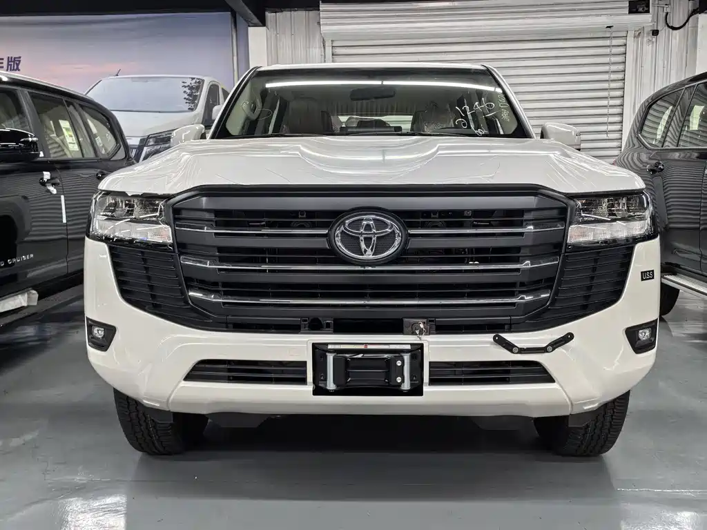 Toyota Land Cruiser LC300 2025 4.0L Automatic 2026 - thumbnail 2
