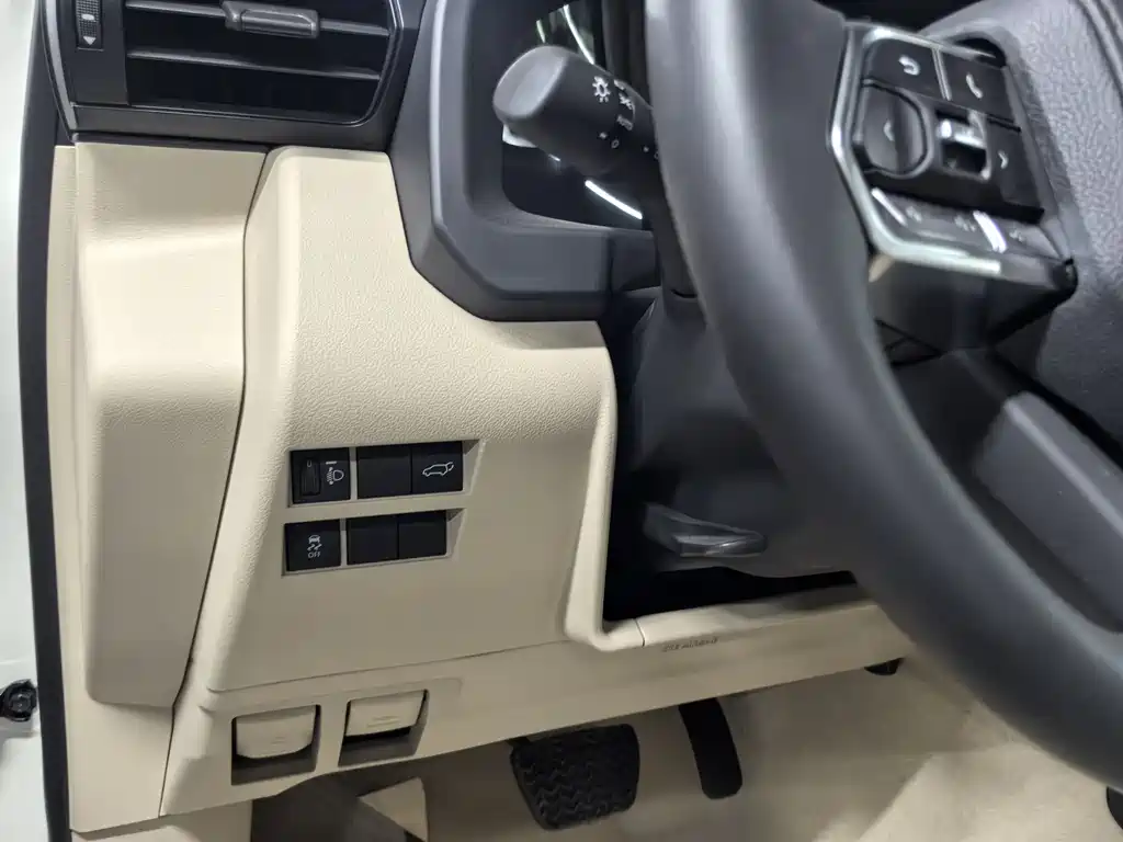 Toyota Land Cruiser LC300 2025 4.0L Automatic 2026 - thumbnail 5
