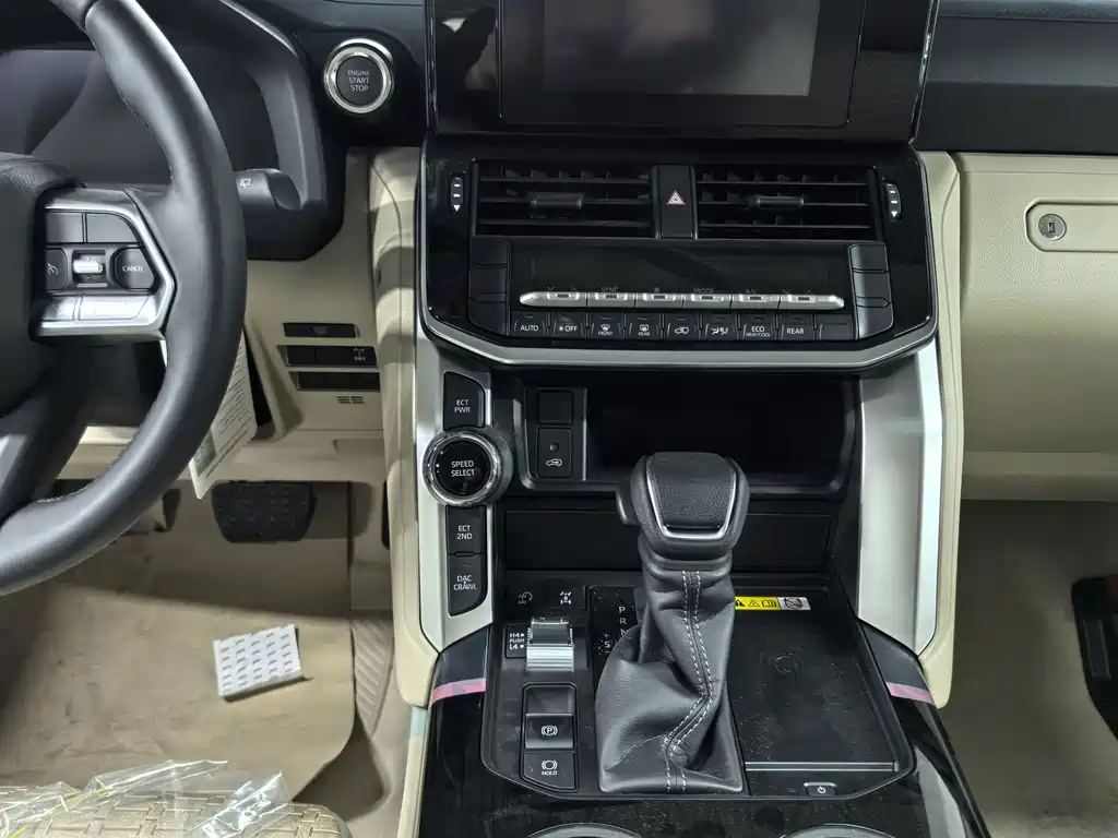 Toyota Land Cruiser LC300 2025 4.0L Automatic 2026 - thumbnail 6