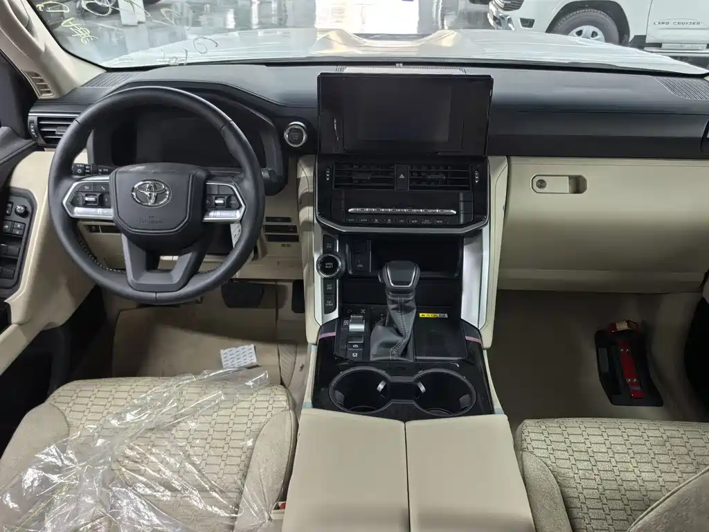 Toyota Land Cruiser LC300 2025 4.0L Automatic 2026 - thumbnail 7