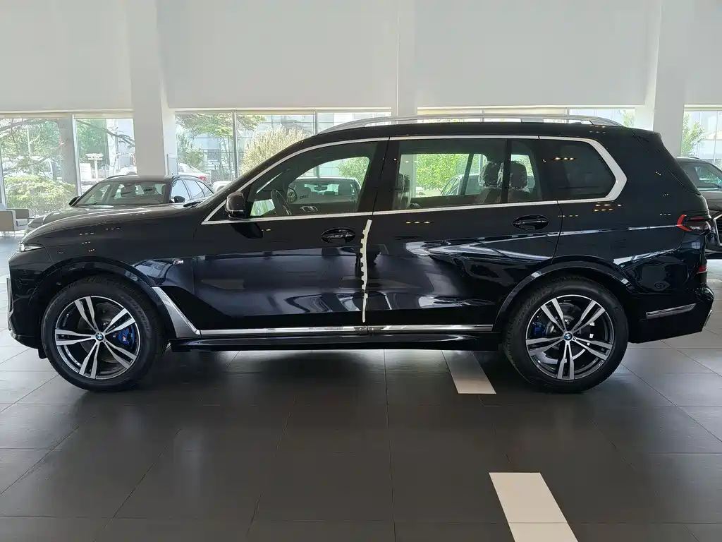 BMW BMW X7 2024 xDrive40i M Sport Package 2026 - thumbnail 4