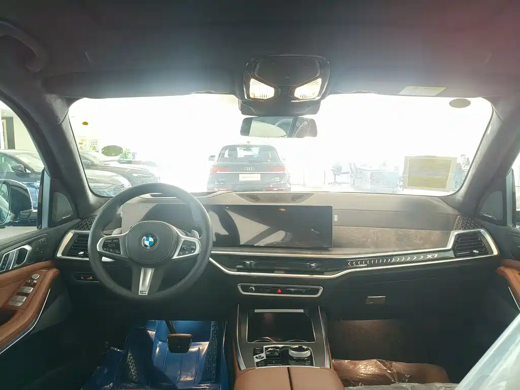 BMW BMW X7 2024 xDrive40i M Sport Package 2026 - thumbnail 14