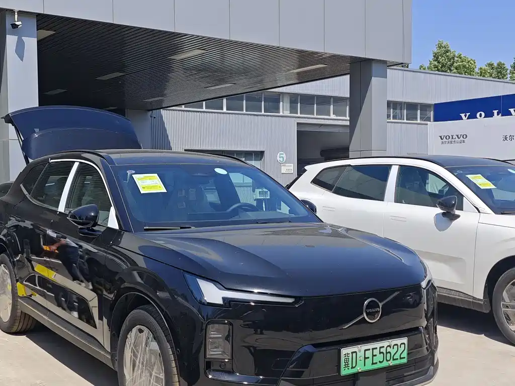Volvo Volvo XC70 PHEV 2026 AWD Long Range Core 2026 - thumbnail 2