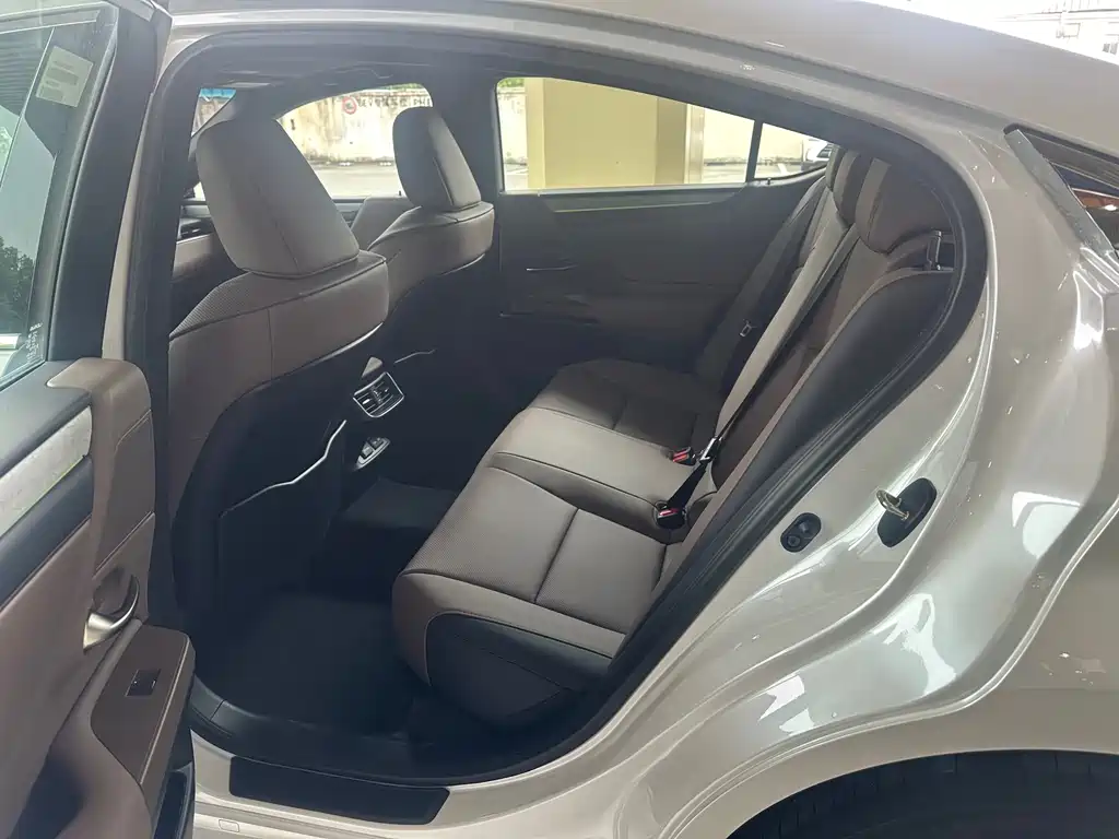 Lexus Lexus ES 2025 200 Zhenxiang Edition 2025 - thumbnail 5