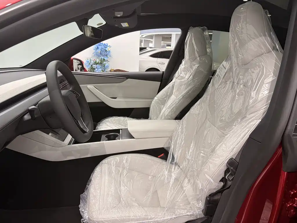 Tesla Model Y RWD 2026 - thumbnail 8