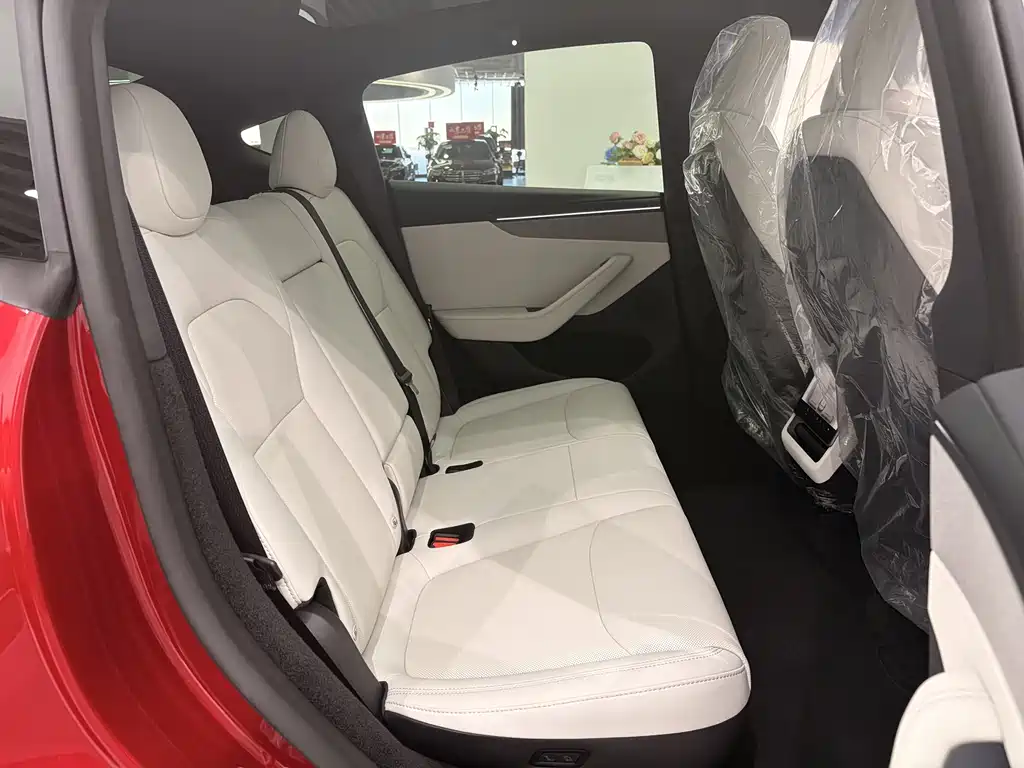 Tesla Model Y RWD 2026 - thumbnail 10