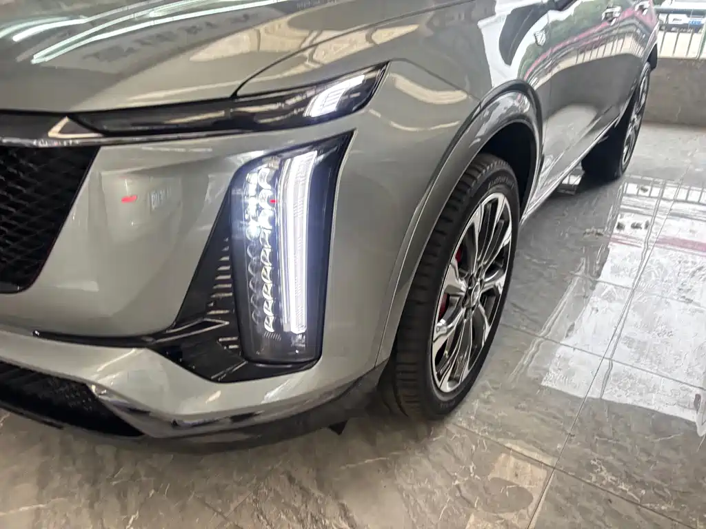 Cadillac Cadillac XT5 2.0T Platinum 2026 - thumbnail 2