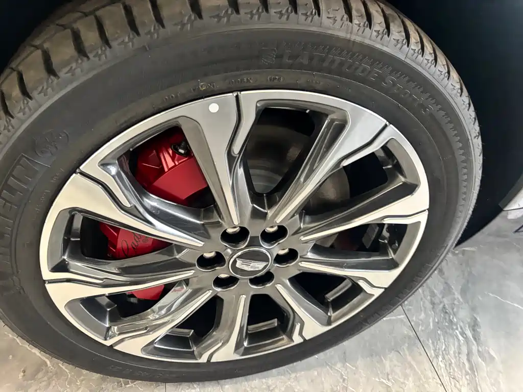 Cadillac Cadillac XT5 2.0T Platinum 2026 - thumbnail 3