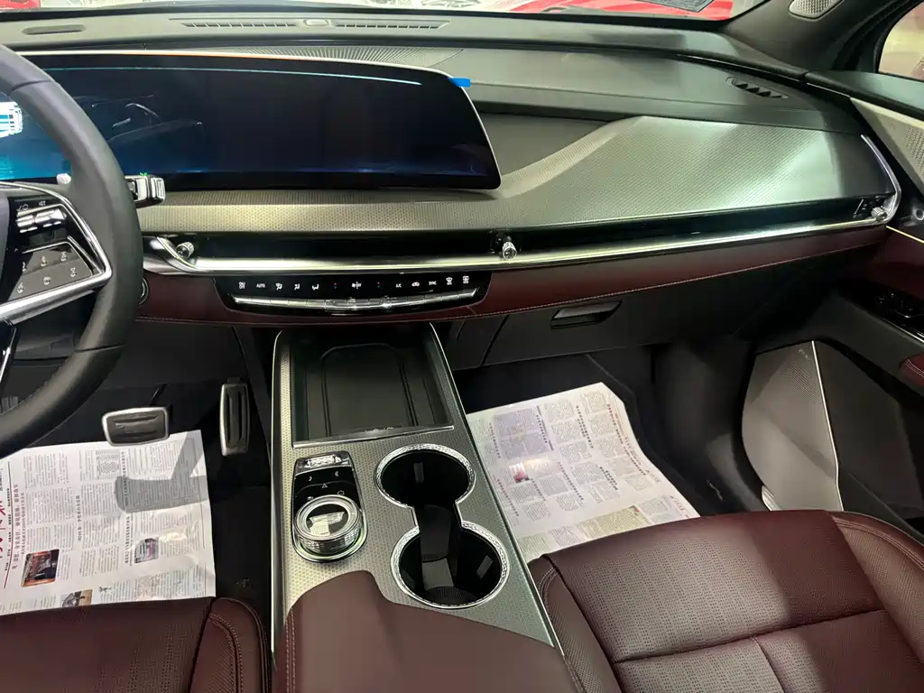 Cadillac Cadillac XT5 2.0T Platinum 2026 - thumbnail 10