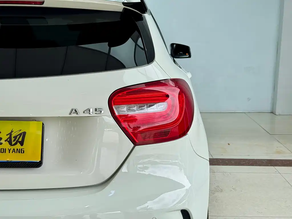 Mercedes-Benz Mercedes-Benz A-Class AMG 2014 AMG A 45 4MATIC 2015 - thumbnail 23